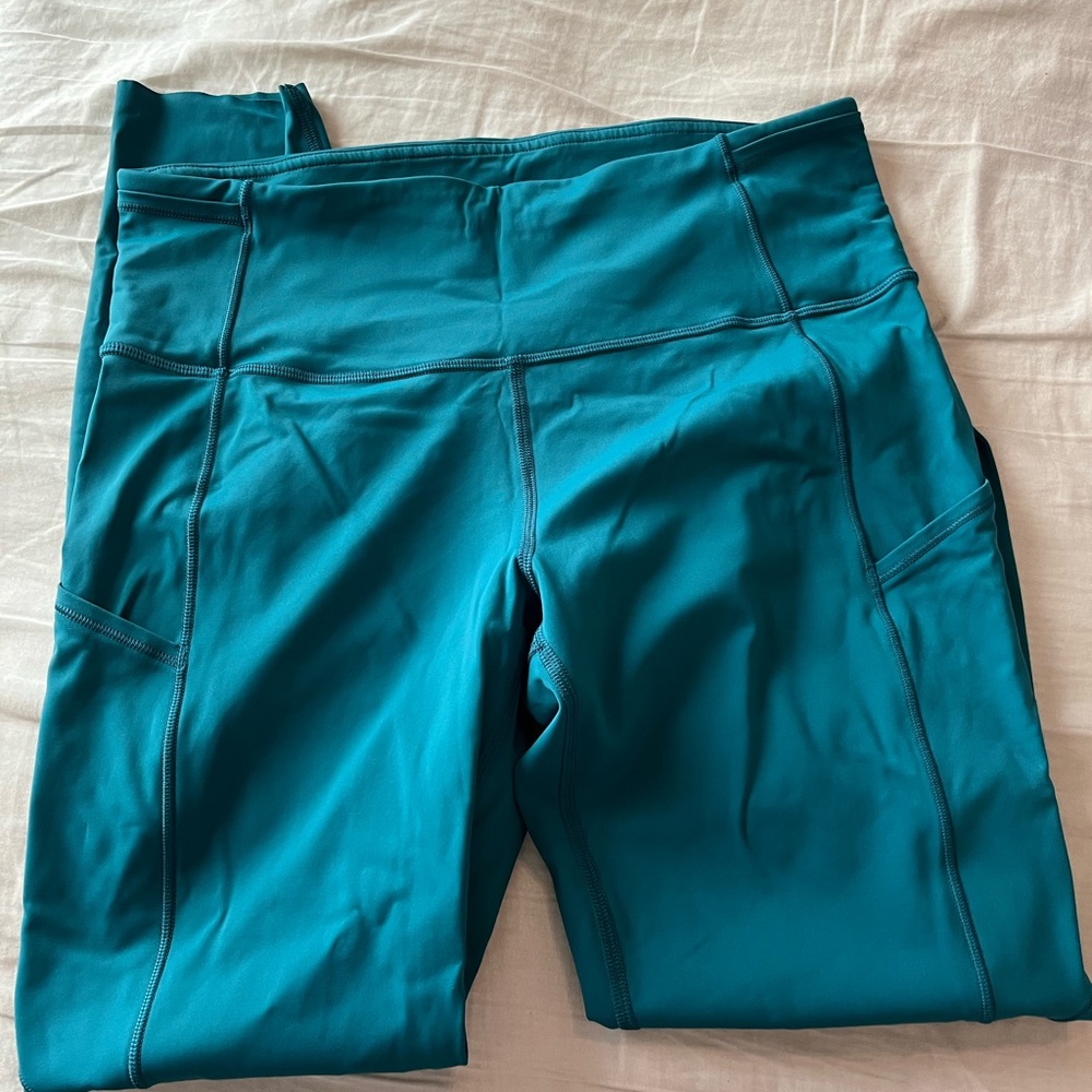 Lululemon last and free 25’’ - Picture 3 of 4